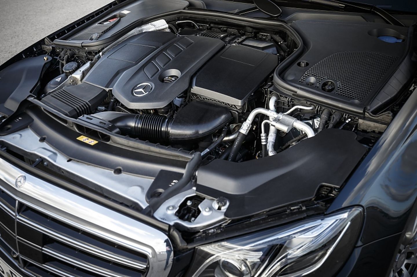 Mercedes E 220d - der zwei Liter große Vierzylinder ist mit 150, 194 und 231 PS im Programm