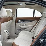 Mercedes E 220d - das Platzangebot im Fond könnte größer sein