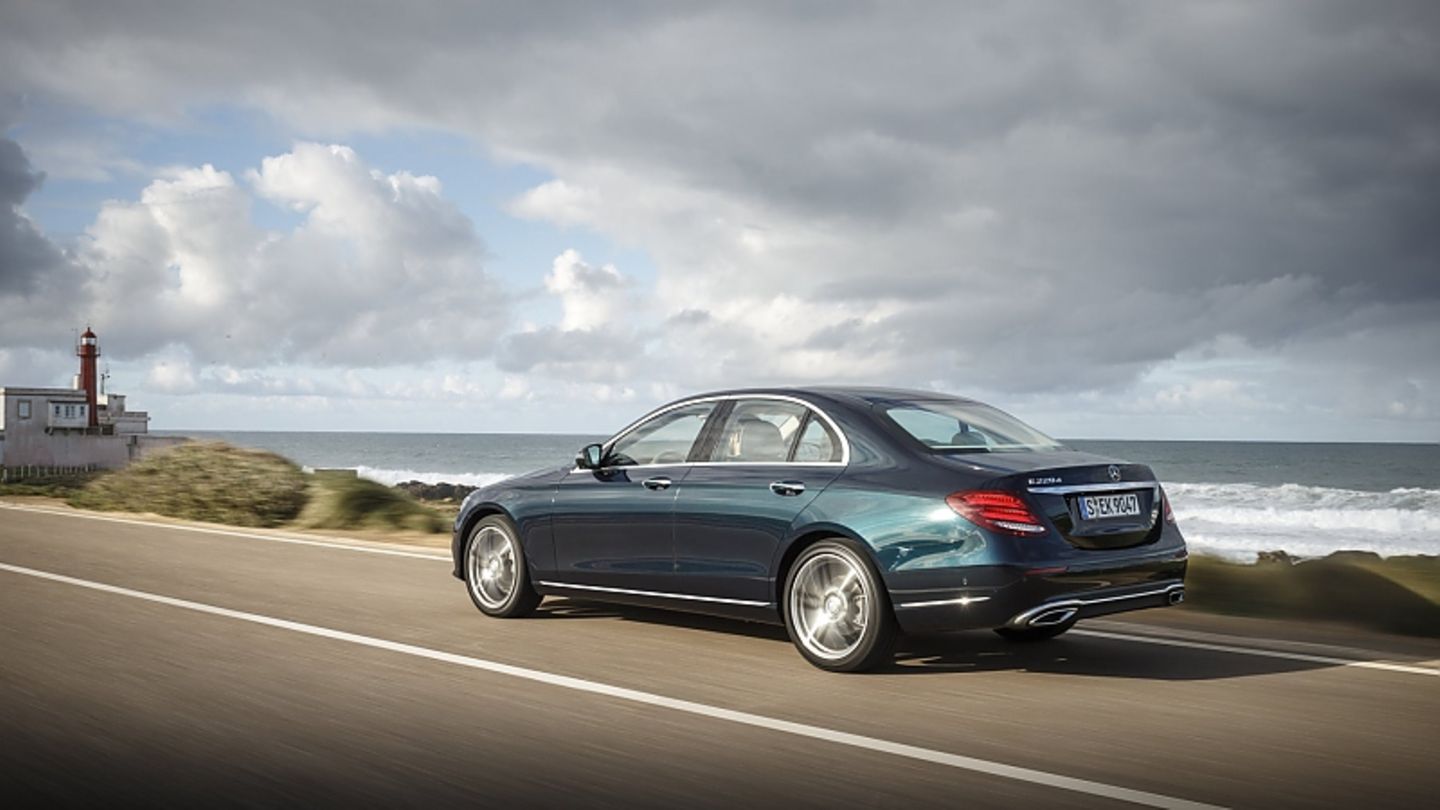 Mercedes E 220d - auf Wunsch mit Luftfederung