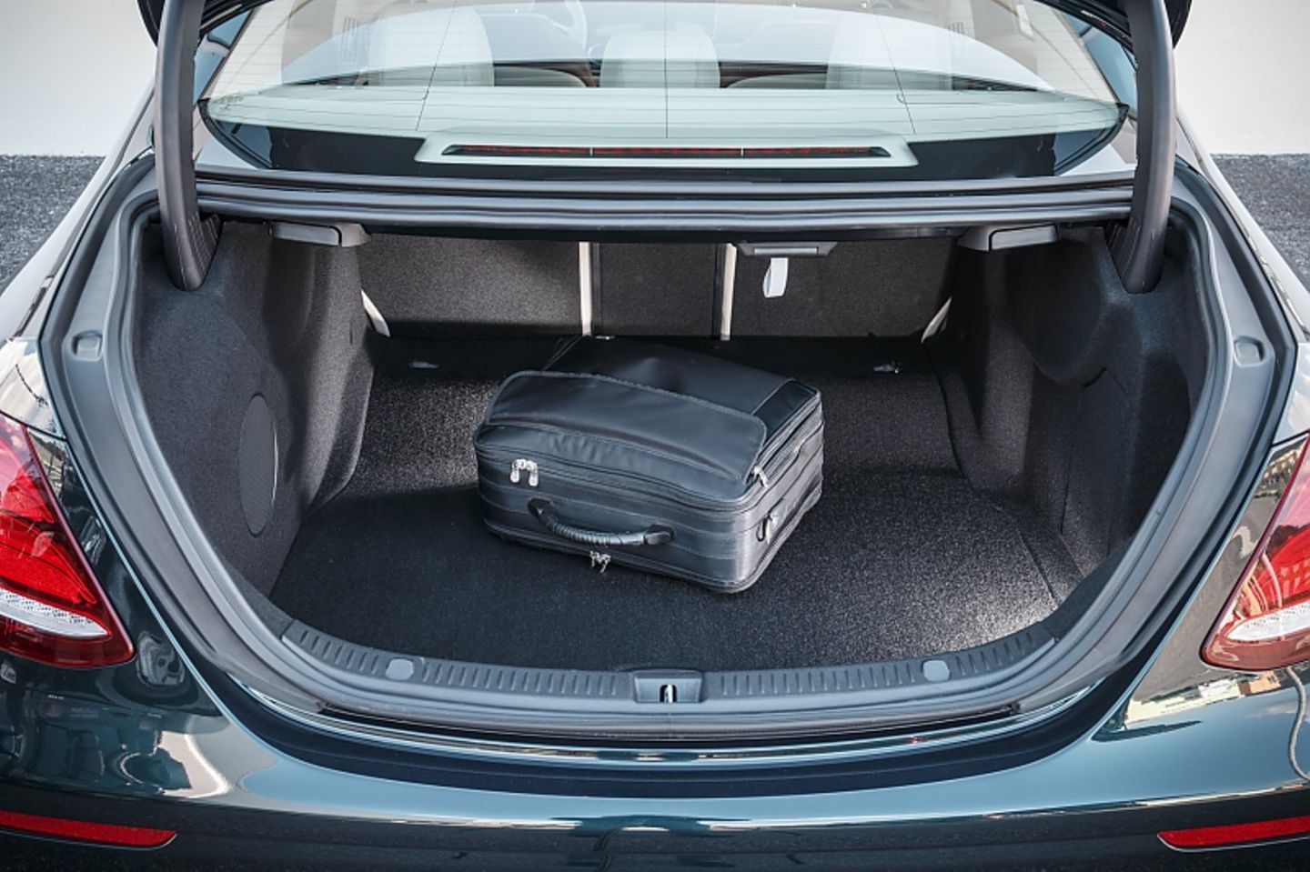 Mercedes E 220d - der Laderaum schluckt 530 Liter