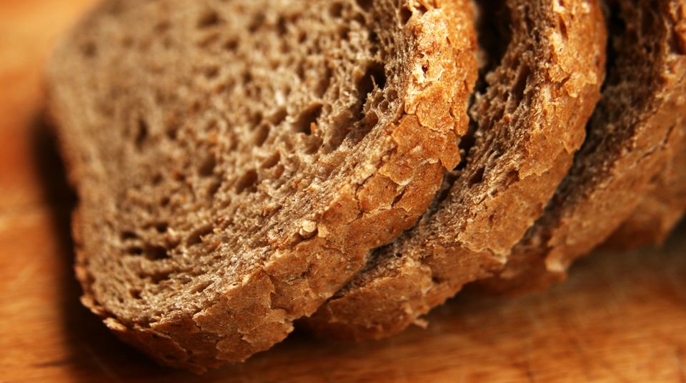 Drei-Minuten-Rezept: Das schnellste vegane Brot-Rezept der Welt Drei-Minuten-Rezept: Das schnellste vegane Brot-Rezept der Welt (Symbolbild von Brotscheiben)