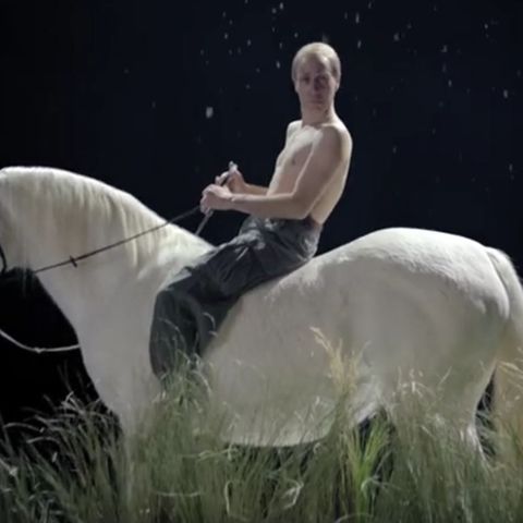 Der slowenische Künstler Klemen Slakonja in der Rolle von Wladimir Putin in dem Video zu "Putin, Putout"