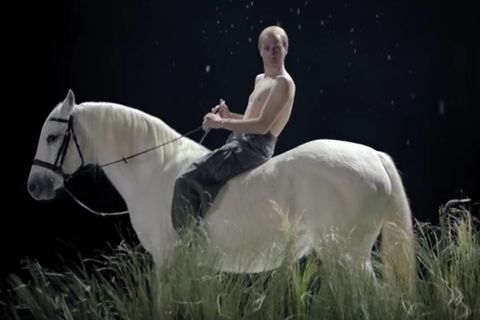 Der slowenische Künstler Klemen Slakonja in der Rolle von Wladimir Putin in dem Video zu "Putin, Putout"