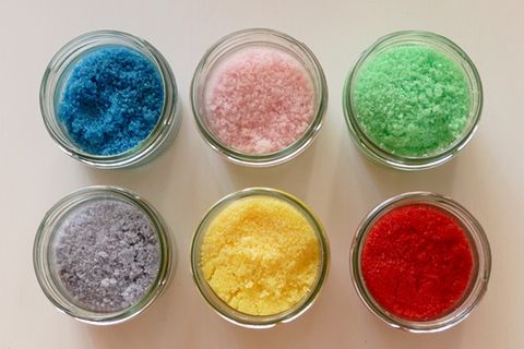 Küchentipp: So färben Sie Zucker ganz einfach bunt