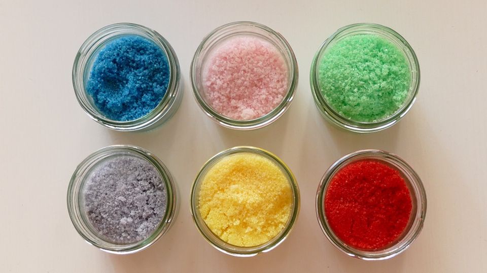 Küchentipp: So färben Sie Zucker ganz einfach bunt