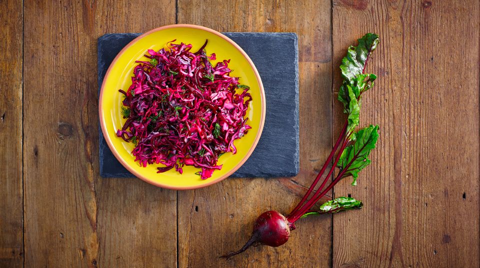 Rotkohl auf einem Teller