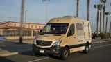 Der Spray Tanning Bus - ein umgebauter Mercedes Sprinter - ist unterwegs in San Diego und im Orange County
