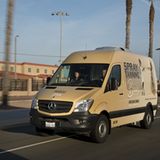 Der Spray Tanning Bus - ein umgebauter Mercedes Sprinter - ist unterwegs in San Diego und im Orange County