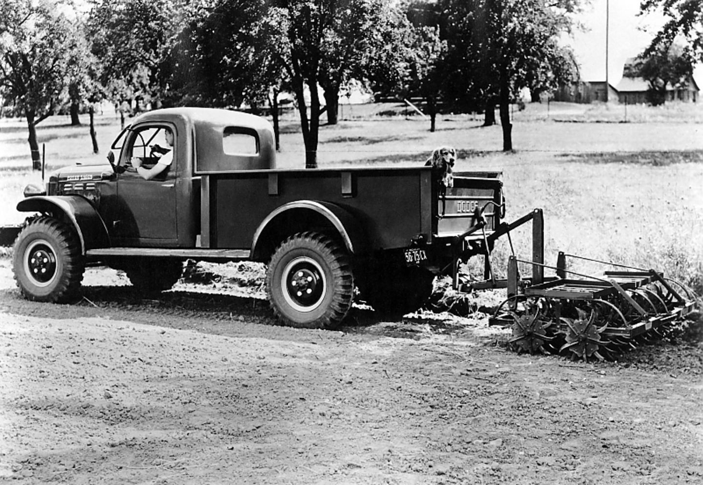 Die Basis war ein Militär-Fahrzeug: Dodge Power Wagon Farm (1946)
