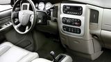 Das Interieur des Dodge Ram Power Wagon (2005)