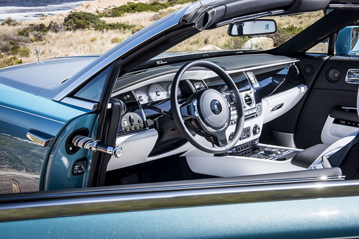 Rolls Royce Dawn 2016 - die Türen öffnen selbstverständlich nach vorn