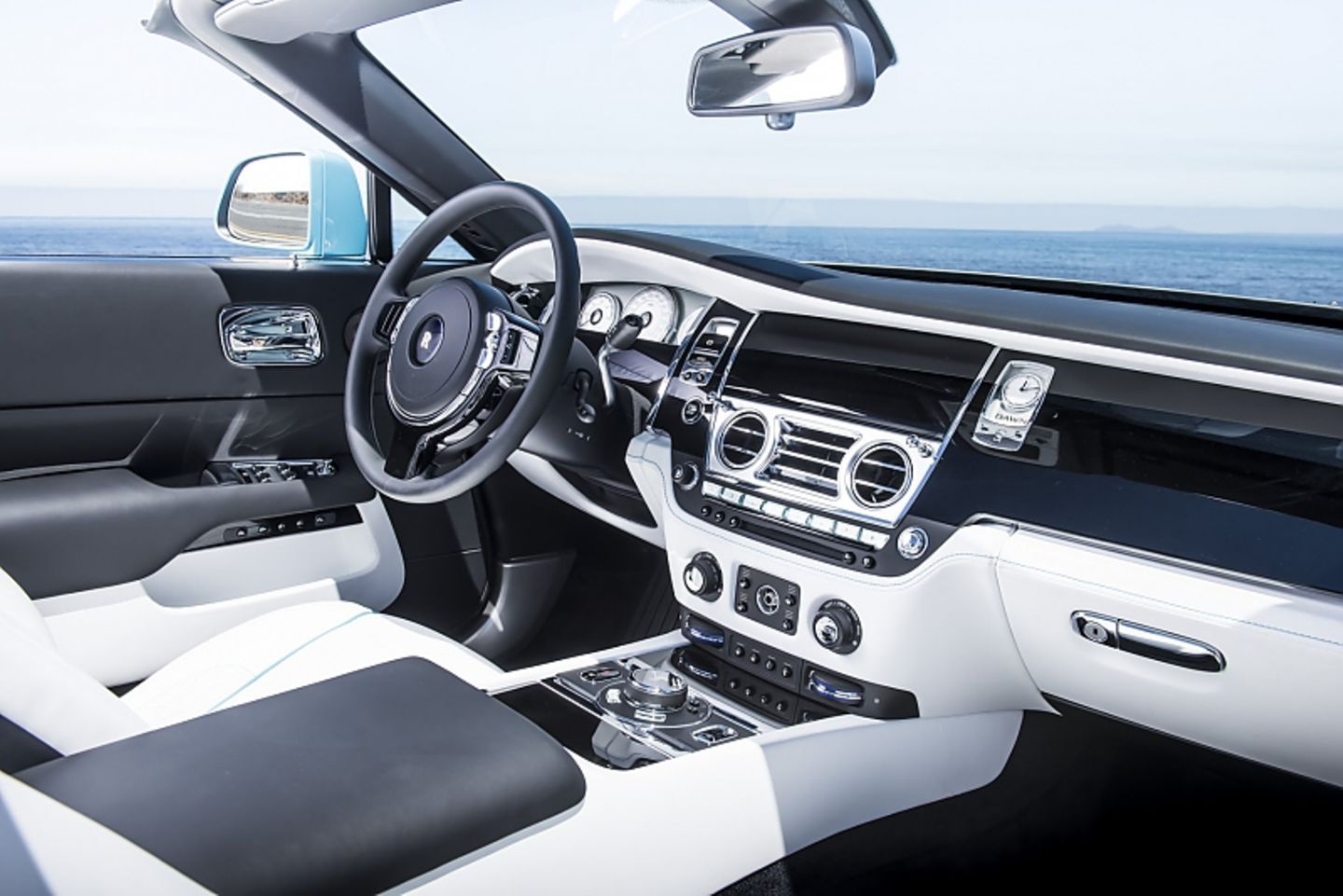 Der Innenraum des Rolls Royce Dawn 2016