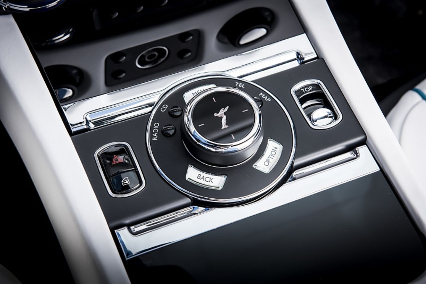 Der Controller im Rolls Royce Dawn