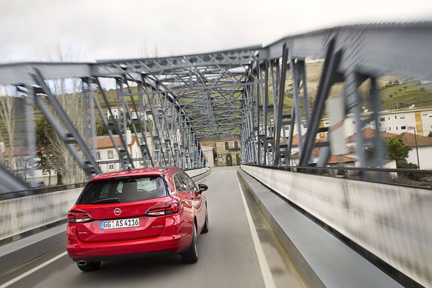 Nach 8,9 Sekunden erreicht der Astra Sports Tourer 100 km/h