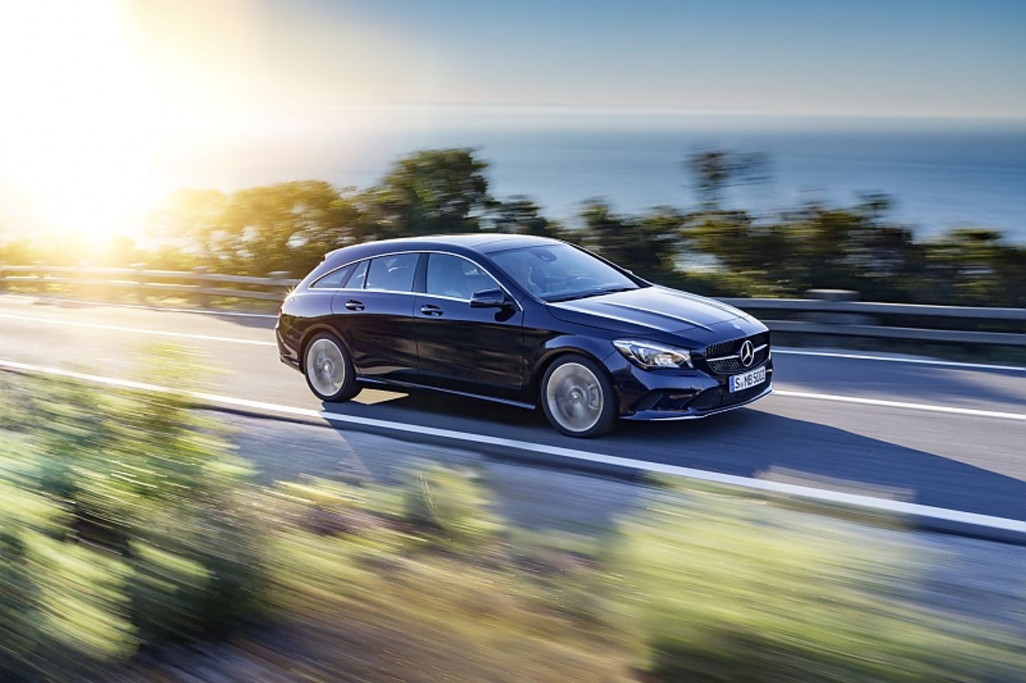 Mercedes CLA Modellpflege 2016 - neu ist der CLA 220 4matic mit 184 PS