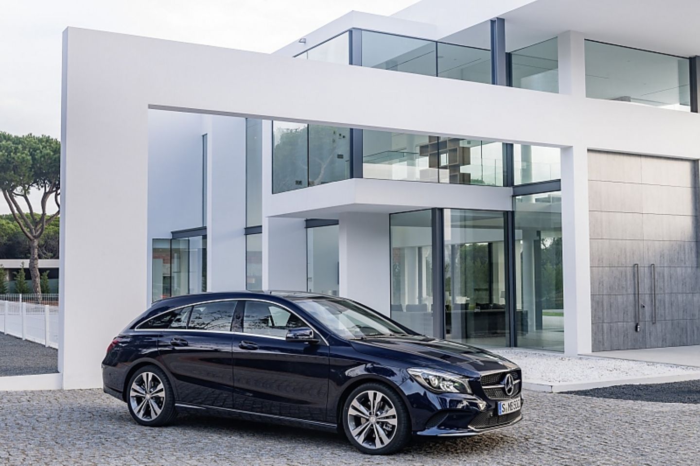 Mercedes CLA Modellpflege 2016 - nur Details wie die Stoßfänger und die Lichteinheiten wurden überarbeitet