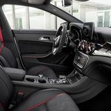 Der Innenraum des Mercedes CLA Modellpflege 2016