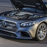 Mercedes AMG SL 65 - der mächtige Zwölfzylinder ermöglicht 300 Km/ Höchstgeschwindigkeit