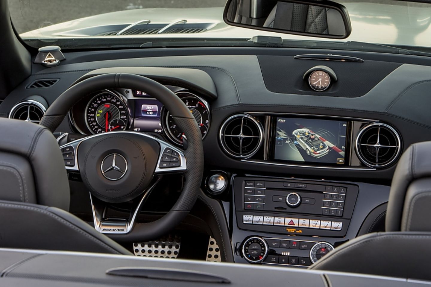Das nahezu unveränderte Cockpit des Mercedes AMG SL 65
