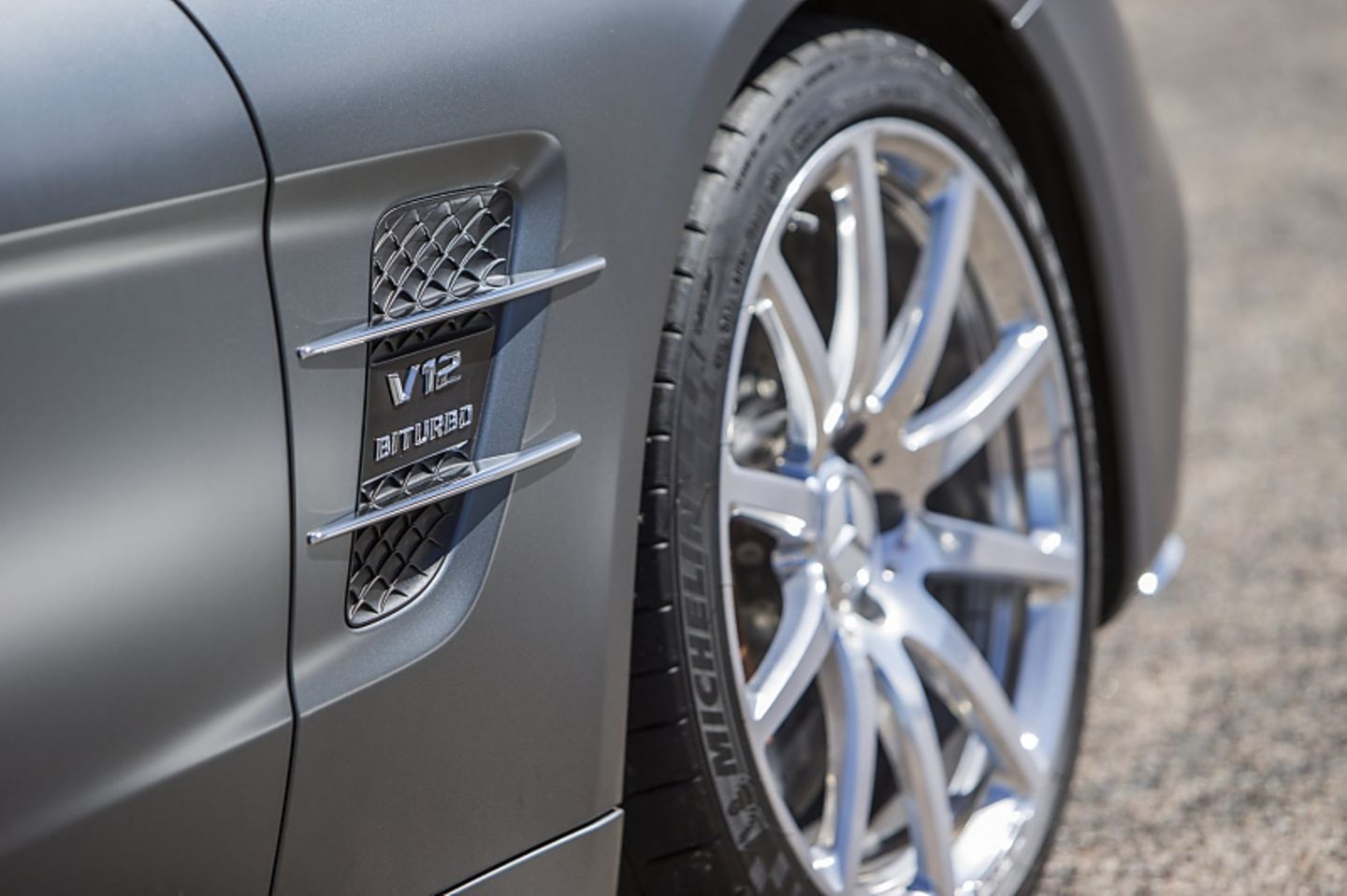 Mercedes AMG SL 65 - mächtige 20 Zöller