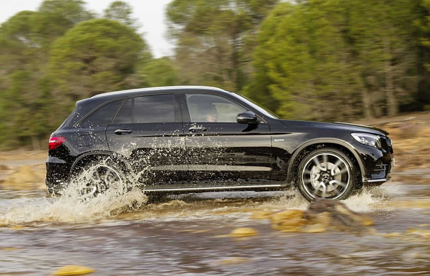 Mercedes AMG GLC 43 4matic - die Kraft wird im Verhältnis 33:67 an beide Achsen verteilt