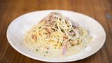Guanciale eignet sich perfekt für Spaghetti Carbonara. Die Pasta stammt übrigens auch aus der Markthalle Neun: von der Pastamanufaktur "Mani in Pasta".