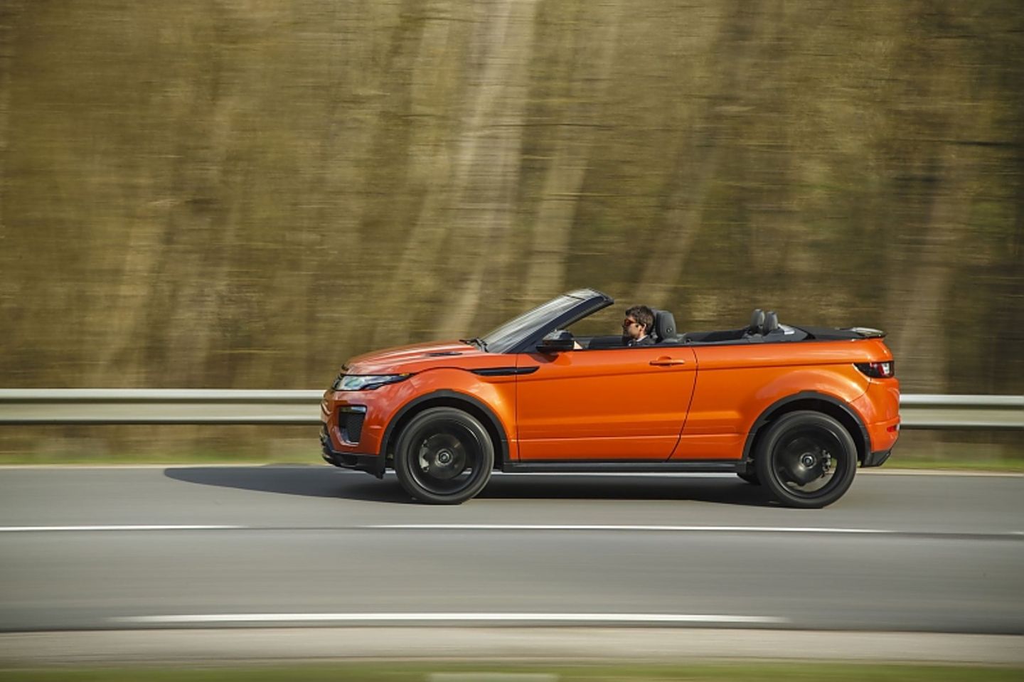 Nach 10,3 Sekunden erreicht das Evoque Cabrio 100 km/h
