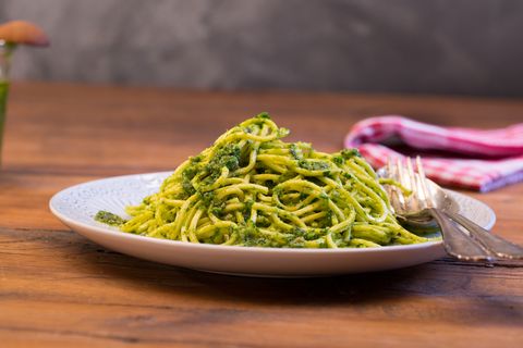 Frühlingsküche: Herzhaftes Pesto mit frischem Bärlauch – so einfach geht's