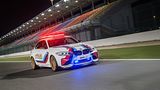 Am Ende der Start- und Zielgeraden des Losail race Tracks mit dem BMW M2 Safety Car Moto GP 2016