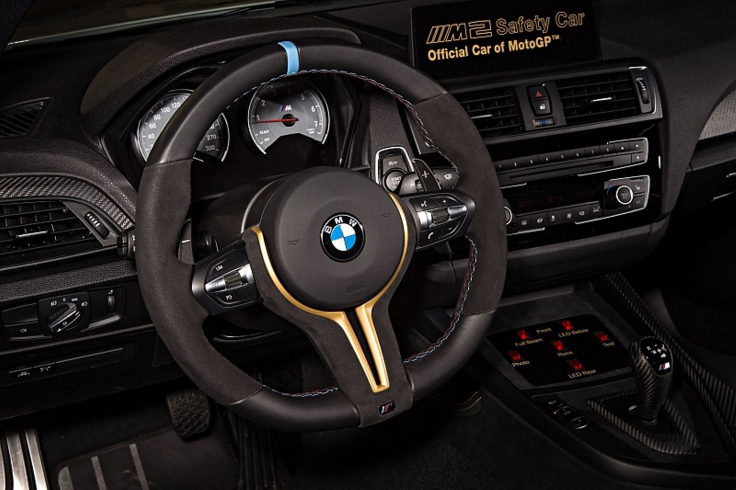 Das Cockpit des BMW M2 Safety Car Moto GP