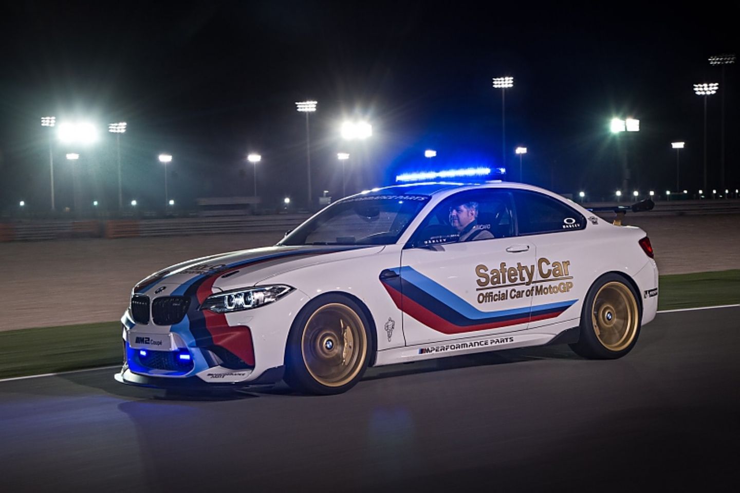 Im BMW M2 Safety Car Moto GP 2016 unterwegs auf dem 5,4 Kilometer langen Wüstenkurs
