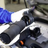 Beim 1,6 Liter Motor wird ein Strömungsgleichrichter im Ansaugtrakt eingesetzt.