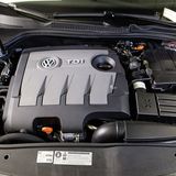 Beim 1,6 Liter Motor wird ein Strömungsgleichrichter im Ansaugtrakt eingesetzt.