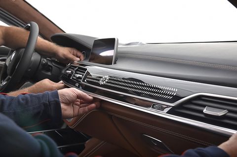 BMW 750 Li Solitaire - die exklusive Zierleiste mit Brillant