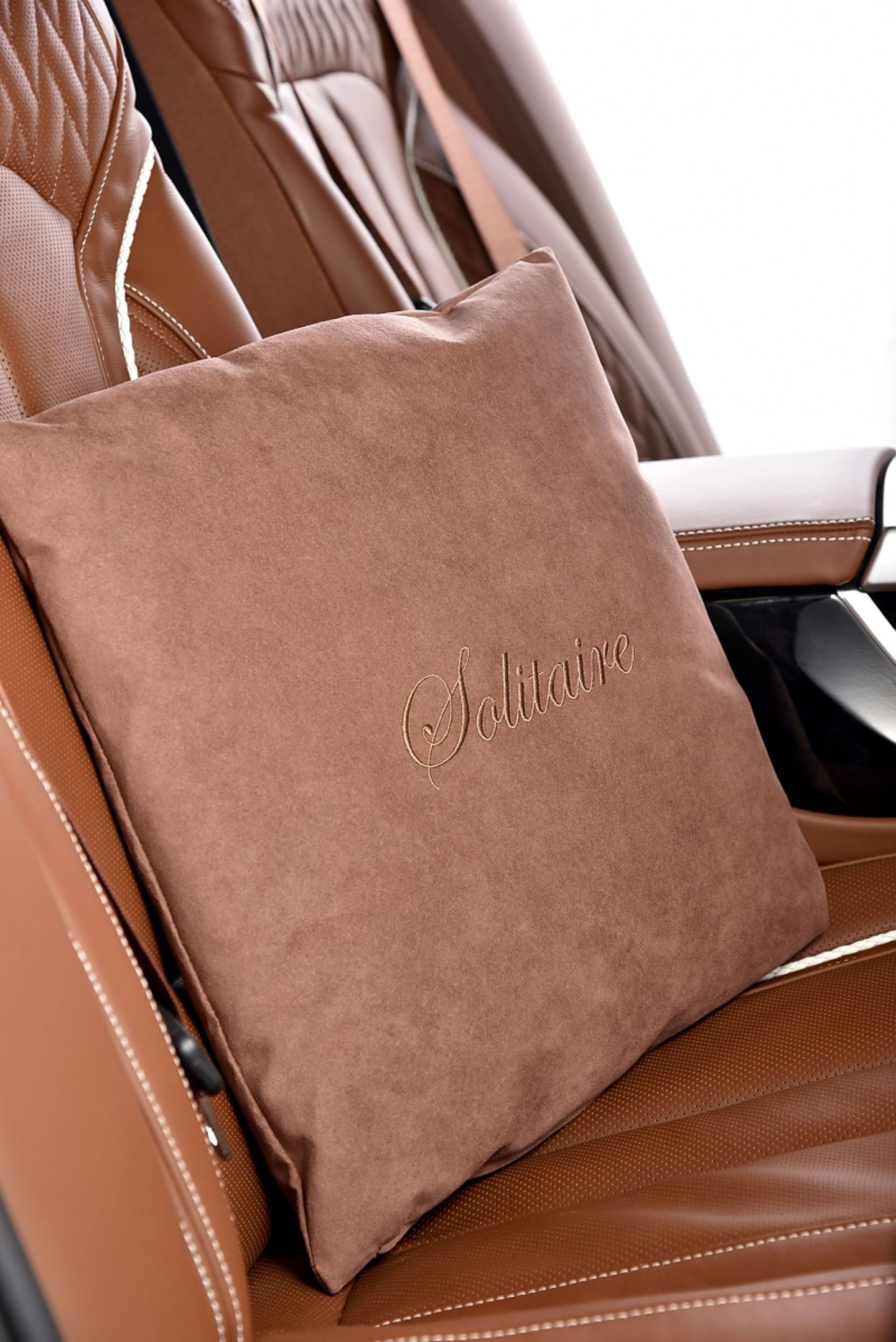 BMW 750 Li Solitaire - Kissen gibt es im Fond auch