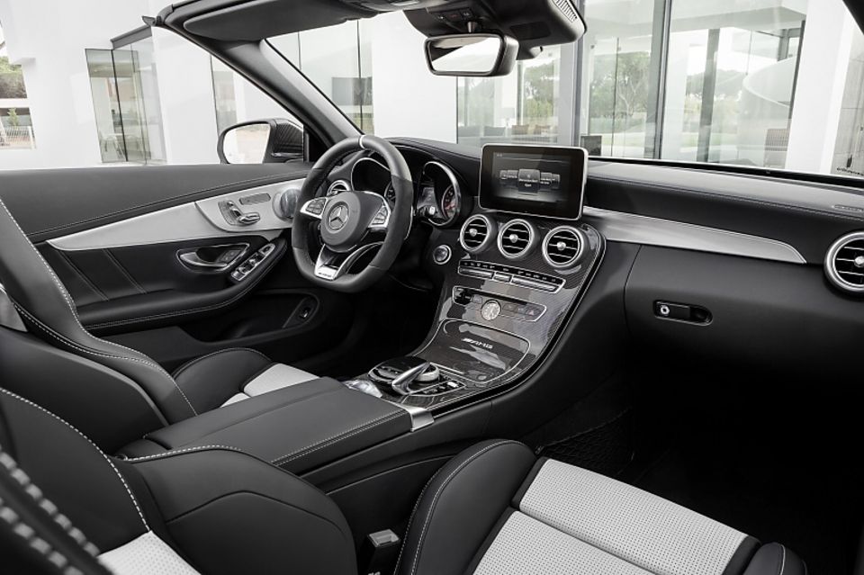 Der Innenraum des Mercedes AMG C 63 Cabrio Der Innenraum des Mercedes AMG C 63 Cabrio