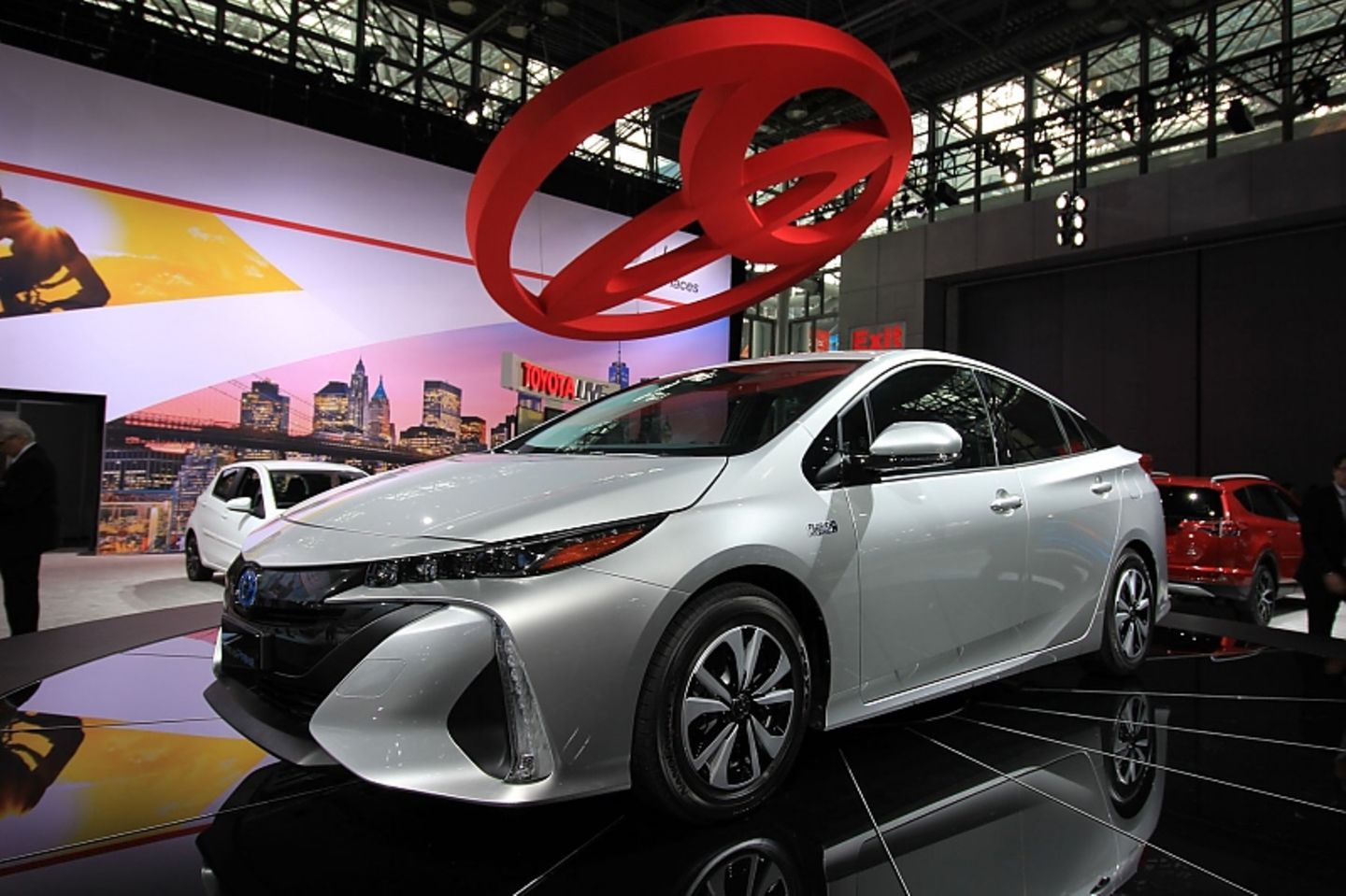 Toyota Prius Plug-In mit 50 km Reichweite