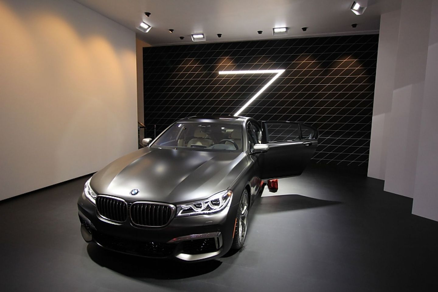 BMW M760i - Allrad trifft 610 PS und V12