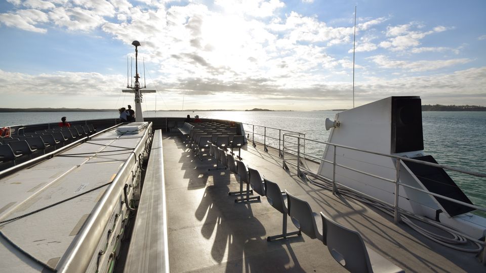 An Deck der leere Fähre nach Waiheke An Deck der leere Fähre nach Waiheke
