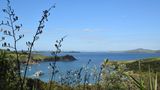 Matiatia Bay mit abfahrender Fähre