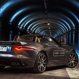 Auch von hinten ist der Jaguar F Type SVR ein Leckerbissen