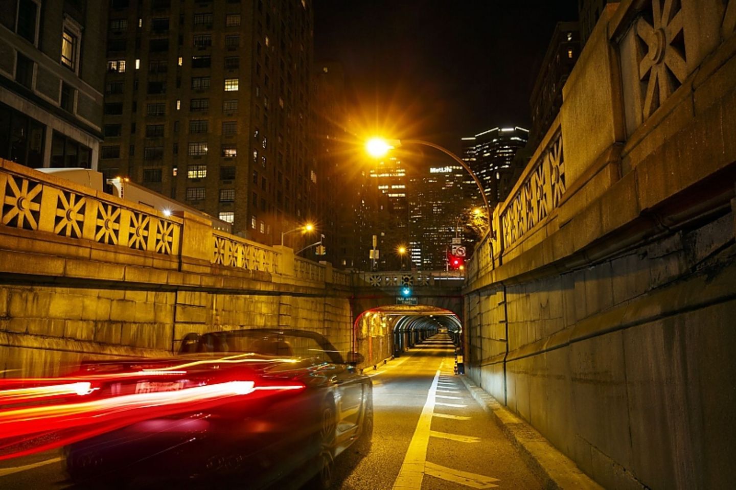 Der Jaguar F Type SVR kostet 138.400 Euro (Coupé) und 145.400 Euro (Cabrio)