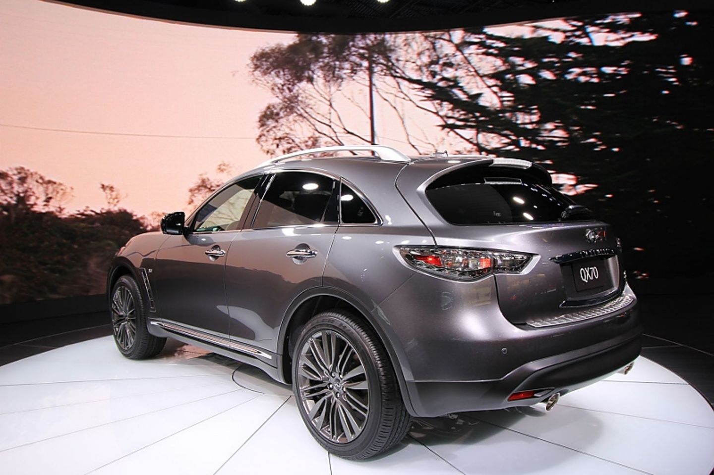 Das Heck beim QX 70 bleibt typisch Infiniti