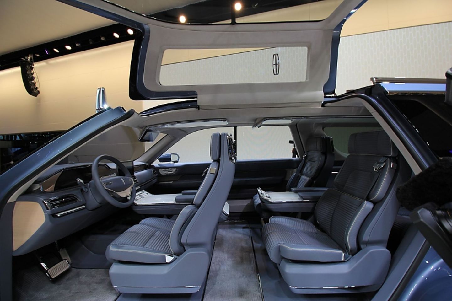 Im Lincoln Navigator Concept ist viel Platz
