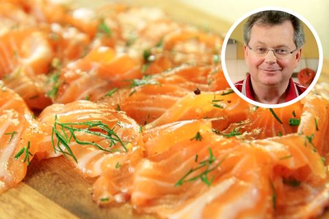 Sternekoch zeigt: So bereiten Sie gebeizten Lachs auf Gourmetniveau in der eigenen Küche zu