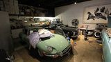Ein Jaguar XKE von 1970 wird gerade auf Hochglanz gebracht.