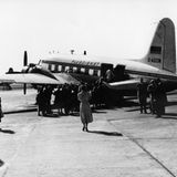 Die Maschine auf dem Flugfeld