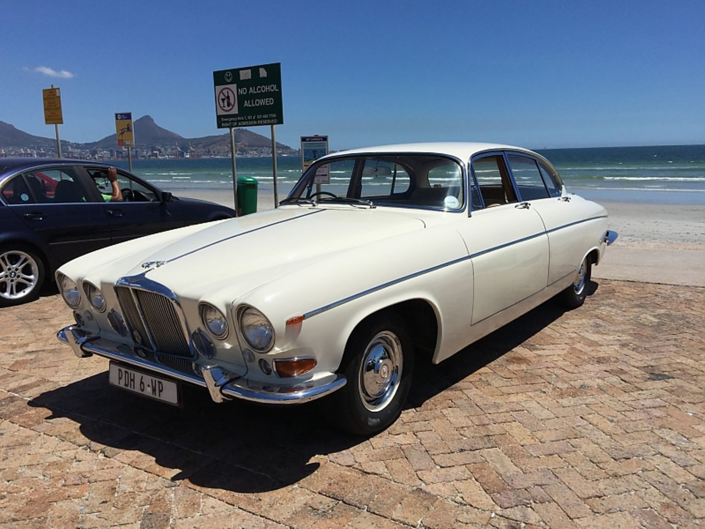 Classicdepot Kapstadt - ein Jaguar 420 für die Ausfahrt nach Stellenbosch