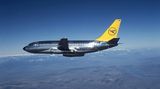Silbern glänzender Aluminium-Rumpf: Die Boeing 737-230 flog von 1981 bis 1988 für Condor