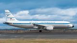 Zurück in die Zukunft: Einer der neueren Airbus A320 fliegt im Retrolook durch Europa und nimmt den Schriftzug und das Logo aus den Anfängen der Condor wieder auf.